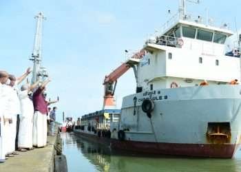 അഴീക്കല് തുറമുഖത്തു നിന്നുള്ള ആദ്യ ചരക്കുകപ്പല് യാത്രതിരിച്ചു.