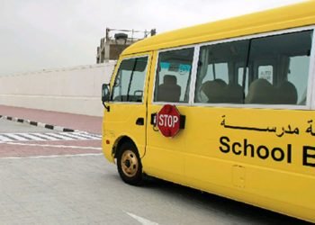 സ്കൂൾ ബസുകളെ ഓവർ ടേക്ക് ചെയ്യുകയോ സ്റ്റോപ്പ് സൈൻ അവഗണിക്കുകയോ ചെയ്താൽ 1000 ദിർഹം പിഴ