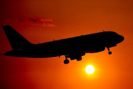 ഗൾഫിലേക്കുള്ള വിമാന സർവീസുകൾ പുനരാരംഭിച്ച് ആഴ്ചകൾ പിന്നിടുമ്പോഴും ടിക്കറ്റ് നിരക്കിൽ ഇളവ് വരുത്താതെ വിമാനക്കമ്പനികൾ