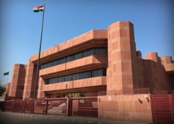 മലയാളികള് ഉള്പ്പടെ കുവൈത്തില് ഗാര്ഹിക ജോലിക്കെത്തി കുടുങ്ങിയവരില് നൂറോളം വനിതകള് എംബസിയില് അഭയം തേടി