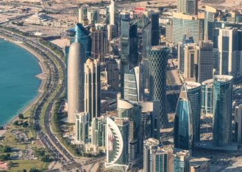 സന്ദര്‍ശന വിസകള്‍ താല്‍ക്കാലികമായി നിര്‍ത്തിവയ്ക്കാനൊരുങ്ങി ഖത്തര്‍.