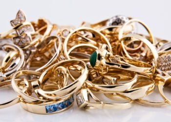 യുഎഇയില്‍ സ്വര്‍ണവില കുറഞ്ഞു.