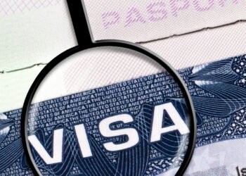 സന്ദര്ശക വിസയിലെത്തി ശേഷം ജോലി ചെയ്യുന്ന വിദേശികള്ക്കെതിരെ കര്ശന നിയമ നടപടിക്കൊരുങ്ങി ബഹ്റൈന്.