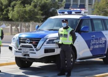 നടുറോഡില് വാഹനങ്ങള് നിര്ത്തരുതെന്ന കര്ശന മുന്നറിയിപ്പുമായി അബുദാബി പൊലീസ്