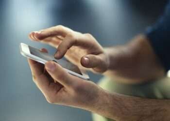 കുവൈറ്റിൽ ഒരു മൊബൈല് ആപ്ലിക്കേഷൻ ഫോണില് ഡൗൺലോഡ് ചെയ്തയുടനെ യുവാവിന് 5900 ദിനാര് നഷ്ടപ്പെട്ടെന്ന് പരാതി