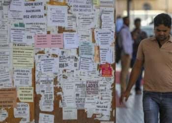 പൊതുസ്ഥലങ്ങളിൽ പരസ്യം പതിച്ചാൽ 70,000 രൂപയോളം പിഴ ചുമത്തുമെന്ന മുന്നറിയിപ്പുമായി ഷാർജ മുനിസിപ്പാലിറ്റി