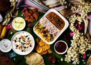 പ്രവാസി മലയാളികള്‍ക്കായി ആകാശത്ത് ഇലയില്‍ ഓണസദ്യ വിളമ്പാനൊരുങ്ങി യുഎഇ എമിറേറ്റ്‌സ് എയര്‍ലൈന്‍സ്