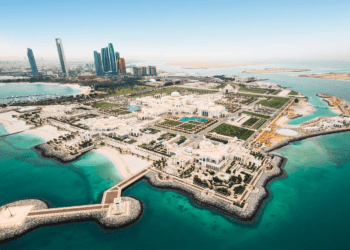 അബുദാബിയിൽ വാരാന്ത്യ അവധിയോടൊപ്പം സ്വകാര്യ മേഖലയിലെ ജോലിക്കാർക്ക് പുതുവത്സരം ആഘോഷിക്കാന് തിങ്കളാഴ്ചയും അവധി