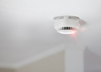 സൗദിയിൽ വീടുകളിലും സ്ഥാപനങ്ങളിലും പുക കണ്ടെത്തൽ ഉപകരണങ്ങൾ സ്ഥാപിക്കണമെന്ന് സൗദി സിവിൽ ഡിഫൻസ്