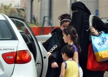 സൗദി വിമാനത്താവളങ്ങളിൽ ടാക്സി പെർമിറ്റില്ലാതെ യാത്രക്കാരെ കയറ്റിക്കൊണ്ടുപോയതിന് 648 പേരെ അതോറിറ്റി അറസ്റ്റ് ചെയ്തു