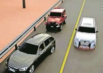 തെറ്റായ രീതിയിൽ വാഹനങ്ങൾ ഓവർടേക്കിങ് നടത്തുന്നവർക്ക് 1000 ദിർഹം പിഴ ചുമത്തുമെന്ന് അബുദാബി പൊലീസ്