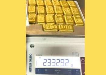 നെടുമ്പാശ്ശേരി വിമാനത്താവളത്തിൽ യാത്രക്കാരനിൽ നിന്ന് ഒന്നരക്കോടിയുടെ സ്വർണം പിടികൂടി