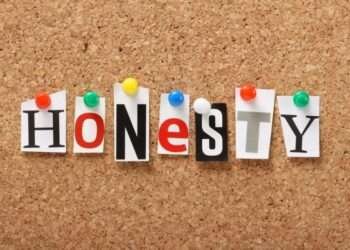 ഭിന്നശേഷിക്കാരനായ ഇന്ത്യൻ ബാലന്റെ സത്യസന്ധതയെ അഭിനന്ദിച്ച ദുബായ് പൊലീസ്