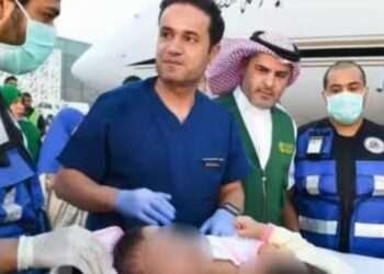 സയാമീസ് ഇരട്ടകളായ അകീസയേയും ആഇശയേയും വേർപെടുത്തൽ ശസ്ത്രക്രിയകായി കുടുംബത്തോടൊപ്പം റിയാദിലെത്തിച്ചു