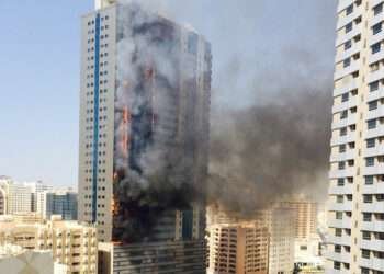 ഷാർജയിലെ ജമാൽ അബ്ദുൽ നാസർ സ്ട്രീറ്റിലെ ബഹുനില കെട്ടിടത്തിൽ തീപിടുത്തം