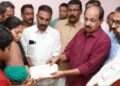 മംഗഫ് തീപിടുത്തം അരുൺ ബാബുവിന്റെ കുടുംബത്തിനുള്ള സർക്കാർ ധനസഹായം ഭക്ഷ്യ പൊതുവിതരണ വകുപ്പ് മന്ത്രി ജി.ആർ അനിൽ കൈമാറി.