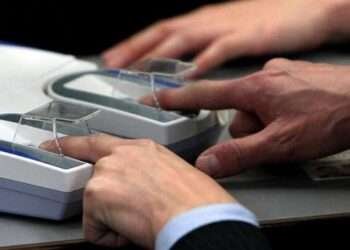 ബയോമെട്രിക് വിരലടയാളം സമയപരിധിക്കുള്ളിൽ പൂർത്തിയാക്കാത്ത സ്വദേശികൾക്കും വിദേശികൾക്കുമുള്ള സർക്കാർ സേവനങ്ങൾ നിർത്തിവയ്ക്കുമെന്ന് കുവൈത്ത് ആഭ്യന്തര മന്ത്രാലയം