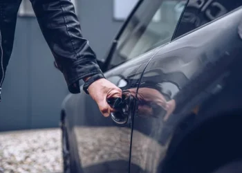 ബഹ്റൈനിൽ വാഹനത്തിൽ നിന്ന് 8,800 ദിനാർ മോഷ്ടിച്ച കേസിൽ പ്രവാസി പിടിയിൽ