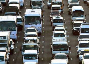 ദുബായിൽ വാഹനങ്ങൾ റോഡിന് നടുവിൽ നിർത്തിയിട്ടാൽ കടുത്ത ശിക്ഷ