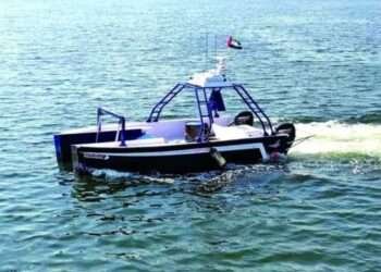 ദുബായ് മുനിസിപ്പാലിറ്റിയുടെ സ്മാര്‍ട്ട് സ്‌കിമ്മര്‍ ബോട്ട് വാട്ടര്‍ കനാലില്‍നിന്ന് മാലിന്യങ്ങള്‍ നീക്കംചെയ്യുന്നതില്‍ ശ്രദ്ധനേടുകയാണ്