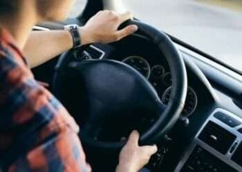 സൗദിയില് പ്രവാസികൾക്ക് പരമാവധി രണ്ടു സ്വകാര്യ വാഹനങ്ങളാണ് സ്വന്തം ഉടമസ്ഥതയില് നിലനിര്ത്താനാവുക