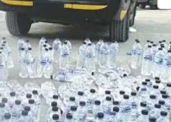 കുവൈത്തില്‍ മദ്യം കൈവശം വെച്ച രണ്ട് പ്രവാസികളെ പോലീസ് പിടികൂടി