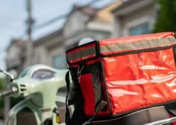 കുവൈത്തിൽ ഫുഡ് ഡെലിവറി തൊഴിലാളികളിൽ നിന്ന് ഭക്ഷണ ഓർഡറുകൾ മോഷ്ടിച്ച കേസിൽ സംശയിക്കപ്പെടുന്ന മൂന്നു പേരെ അറസ്റ്റ് ചെയ്തതായി റിപ്പോർട്ട്