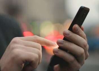 കുവൈത്തിൽ കോ-ഓപ്പറേറ്റീവ് സ്റ്റോറിൽ ഷോപ്പിംഗ് നടത്തുന്ന സ്ത്രീകളുടെ വീഡിയോ പകര്ത്തിയ അറബ് പ്രവാസി അറസ്റ്റിലായതായി റിപ്പോർട്ട്