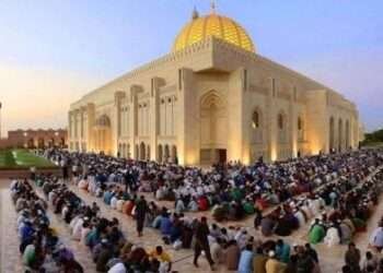 ഈദിനോടനുബന്ധിച്ച് സ്വകാര്യ മേഖലയിലെ ജീവനക്കാർക്ക് ശമ്പളം നേരത്തെ നൽകണമെന്ന് ഒമാൻ തൊഴിൽ മന്ത്രാലയം