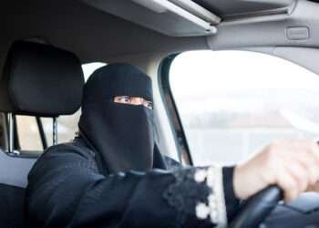 സ്ത്രീകൾ വാഹനമോടിക്കുമ്പോൾ നിഖാബ് ധരിക്കുന്നത് നിയമലംഘനമായി കണക്കാക്കുമെന്ന രീതിയില് പ്രചരിച്ച വാർത്തകൾ ആഭ്യന്തര മന്ത്രാലയം നിഷേധിച്ചതായി റിപ്പോർട്ട്