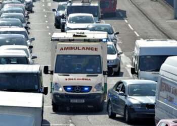 യുഎഇയിൽ എമര്‍ജന്‍സി വാഹനങ്ങള്‍ക്ക് വഴി നല്‍കാതെ വാഹനമോടിക്കുന്ന നിയമലംഘകർക്കെതിരെ കടുത്ത നടപടി