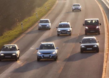 നിയമവിരുദ്ധമായി ഓവർടേക്കിങ്; കർശന നടപടി സ്വീകരിക്കും