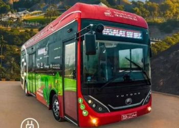 ഒമാനിൽ ഇലക്ട്രിക് ബസുകളിൽ മൂന്ന് ദിവസത്തെ സൗജന്യ യാത്ര പ്രഖ്യാപിച്ചു