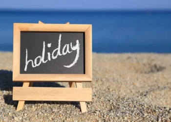 പുതുവത്സരത്തോടനുബന്ധിച്ച് രാജ്യത്തെ എല്ലാ മന്ത്രാലയങ്ങൾക്കും സർക്കാർ സ്ഥാപനങ്ങൾക്കും പൊതു അവധി പ്രഖ്യാപിച്ചു