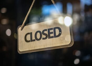 വ്യാജ ഉൽപ്പന്നങ്ങൾ വിറ്റഴിച്ച രണ്ട് വ്യാപാര സ്ഥാപനങ്ങൾ കുവൈത്ത് വാണിജ്യ വ്യവസായ മന്ത്രാലയം പൂട്ടിച്ചു